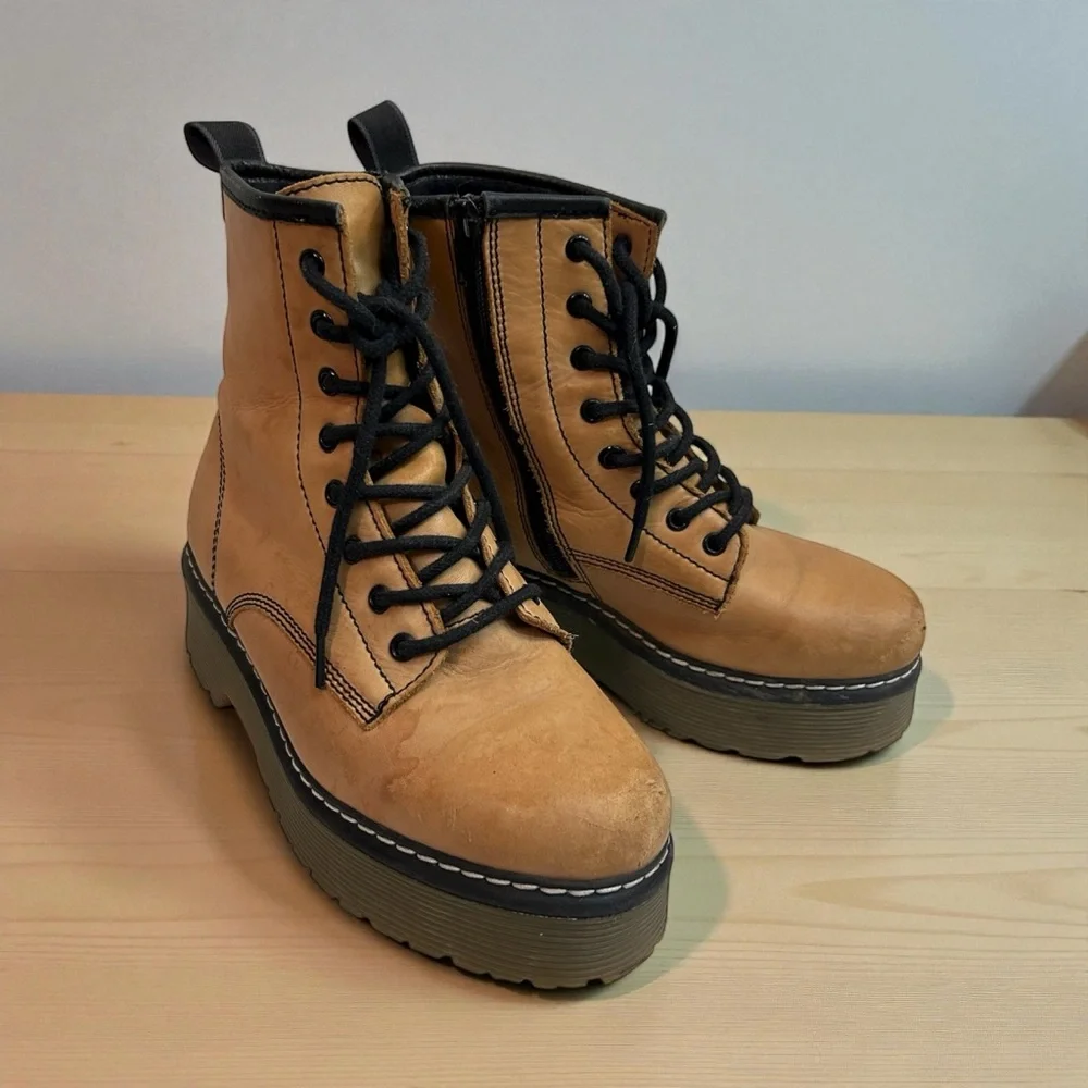 Women’s 7.5 - Genuine Tan Leather Platform Lace-Up Combat Boots - Picture 2 of 6